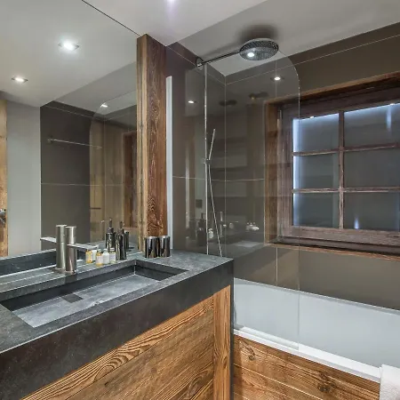 Chalet Chaleureux Familial Avec Spa, Sauna Et Proche Pistes A Meribel Village. - Fr-1-566-24 *